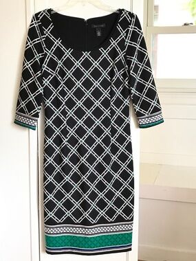 WHITE HOUSE BLACK MARKET Print Scuba Knit Sheath Dress Black White Green Size 4